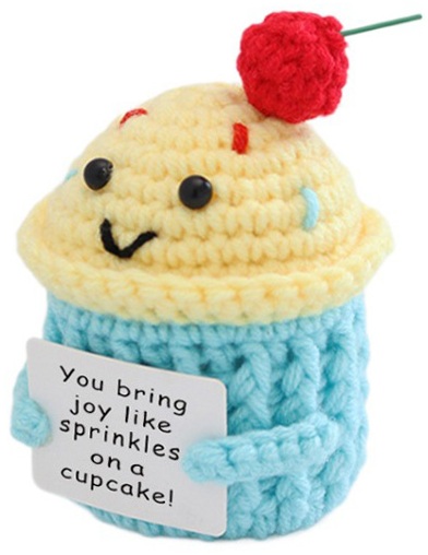 T-E7.1 T2405-442 Knitted Positive Cupcake 10cm